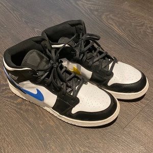 AJ1, black and white with different color on brand. Wear no more than 5 times.